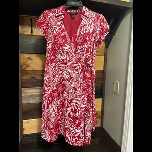 Women's dress/ Like new. Very comfortable and soft fabric.Size 10petite